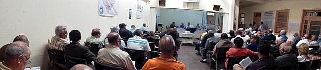 Asambleistas en la reunión, hoy 31/05/2014, en la sede deI IPSP (Panorámica, por jtp),