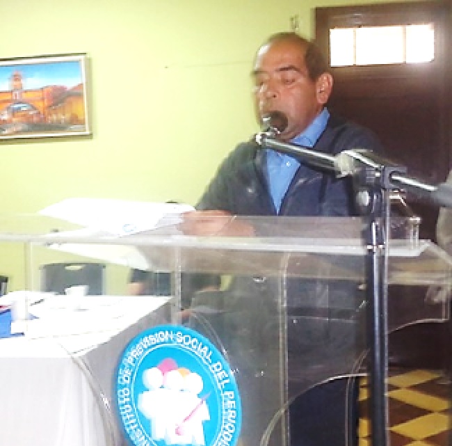 Francisco Hurtarte, secretario del Consejo Directivo, leyó el acta de la Asamblea de enero que fue aprobada (Foto, por jtp).